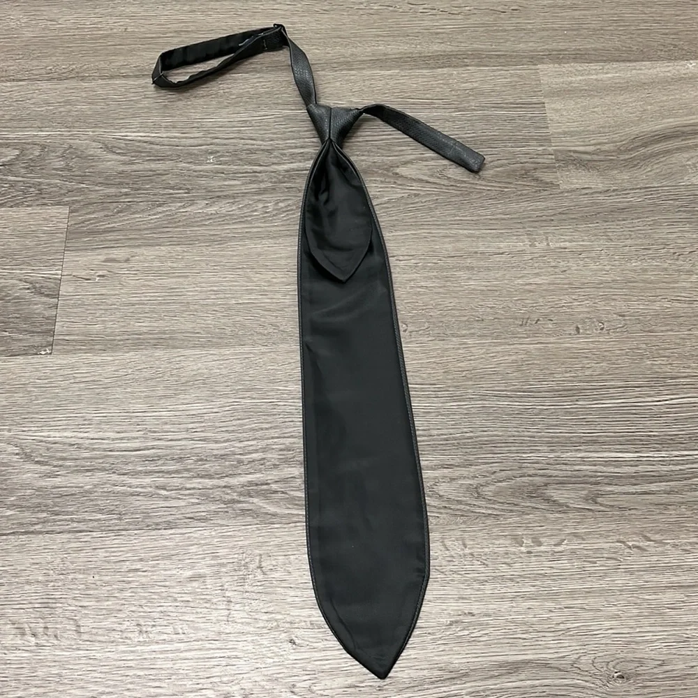 Andrew Fezza Boys silver/gunmetal tie with adjustable neck
